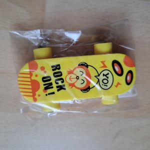 Skateboard-Suddis 🌹 Ny 🌹 - Hej igen🌹 Här har jag en Skateboard-Suddis till fast denna är gul🌹 Pris 4 kr plus frakt 16 kr 🌹 Kontakta mig Innan köp 🌹 Anki 🌹