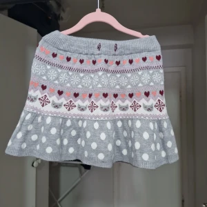 Kjol - Kjol till jul till barn 4-6 år ny 20 kr eller 25 
