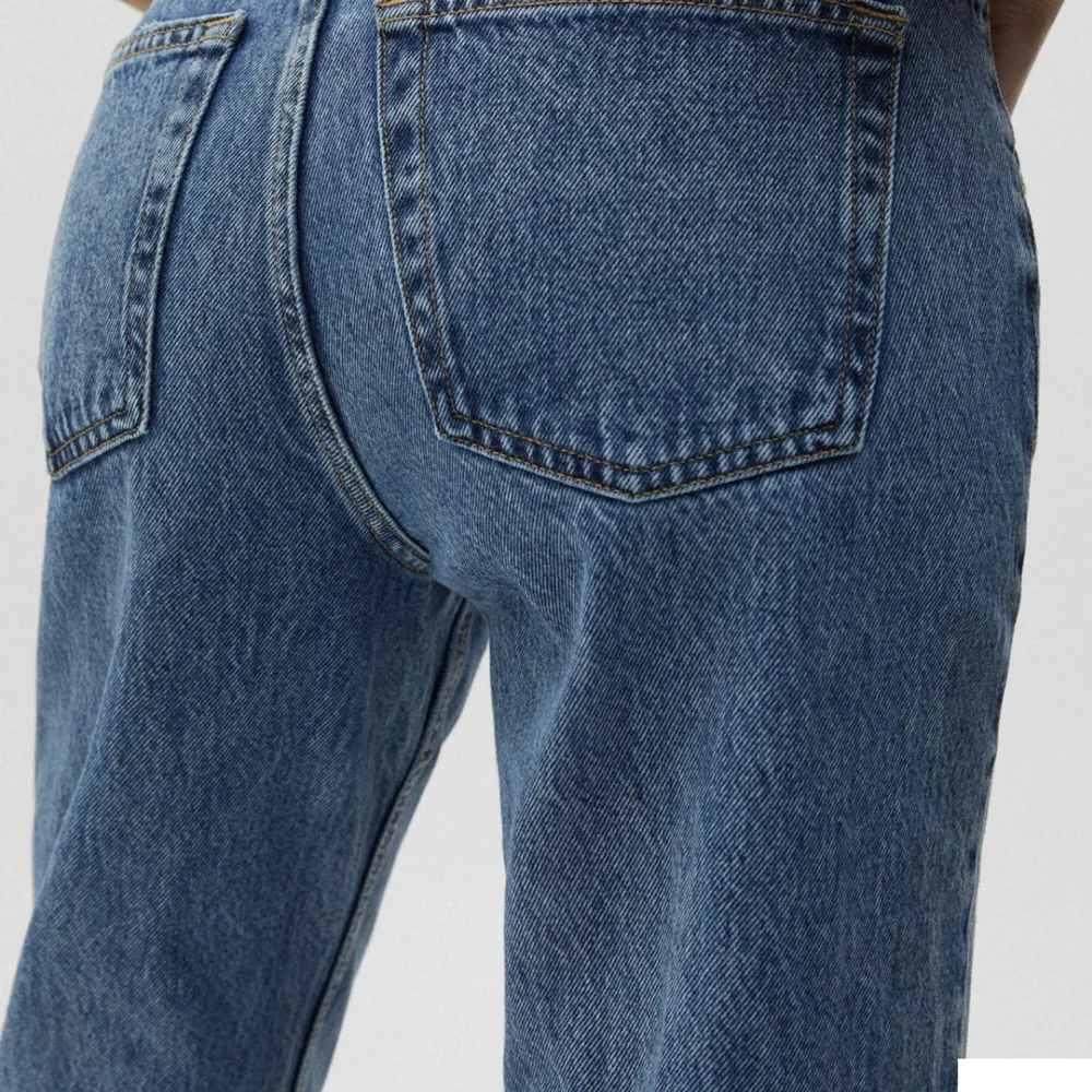 Snygga straight leg jeans från pull and bear i bra skick! Säljer då de inte kommer till andvändning💗 köparen står för frakt . Jeans & Byxor.