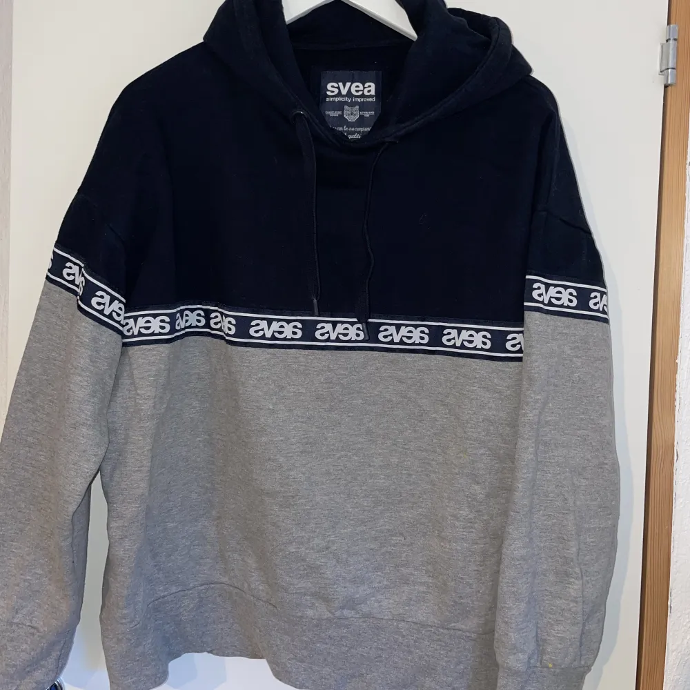 Jättesnygg hoddie från Svea! Använd få gånger🌸. Hoodies.