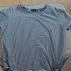 Tshirst - Oanvänd T-shirt, säljer pga för liten. 