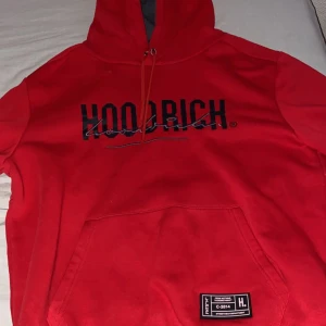 Hoodrich tröja - Säljer för att jag inte använder. 350 kr + frakt