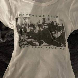 Brandy Melville  - T-shirt ifrån brandy Melville säljer pågrund av att den inte kommer till användning annars tycker jag att den är väldigt sött 🫶🏼