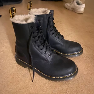 Dr. Martens vinterskor - Inprincip helt nya, använd en gång. Köpte för 2000kr+