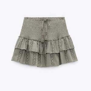 Söker denna kjol i S❤️skriv gärna om du säljer eller vet någon som gör det!💕