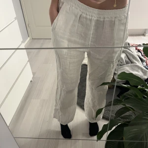 Linnebyxor  - Säljer dessa fina linnebyxor då de tyvärr inte kommer till användning! Är som nya och köpta för 399❤️ Köparen står för frakten 