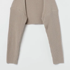 Säljer bolero ifrån hm  - Säljer denna bolero från hm 🥰 står ej för frakten 😊