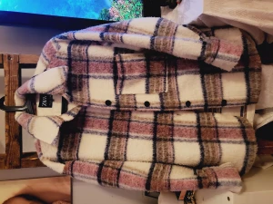 Zara skjortjacka ull S nyskick  - Nyskick,första bild med blixt.  Varm o tjock. Ulligt material