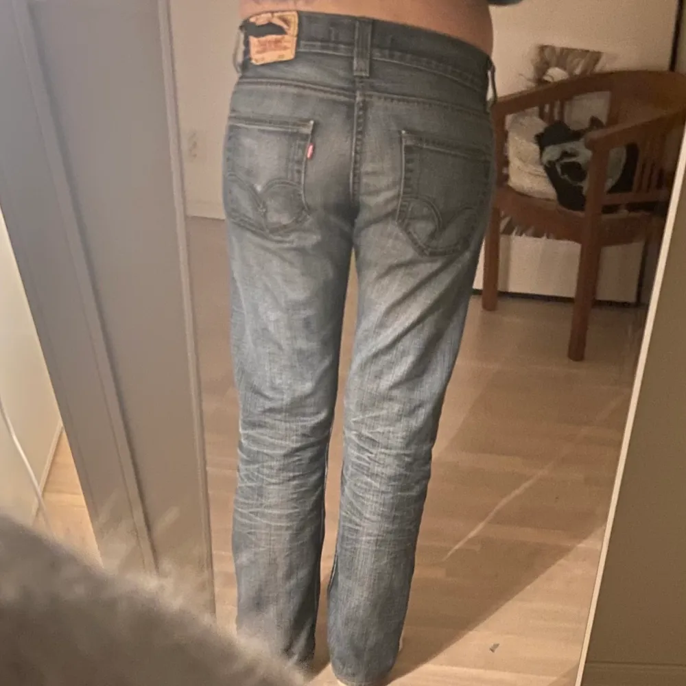 Min favvobyxor💓 verkligen de perfekta jeansen. Levi’s 506 med lowwaist😊. Jeans & Byxor.