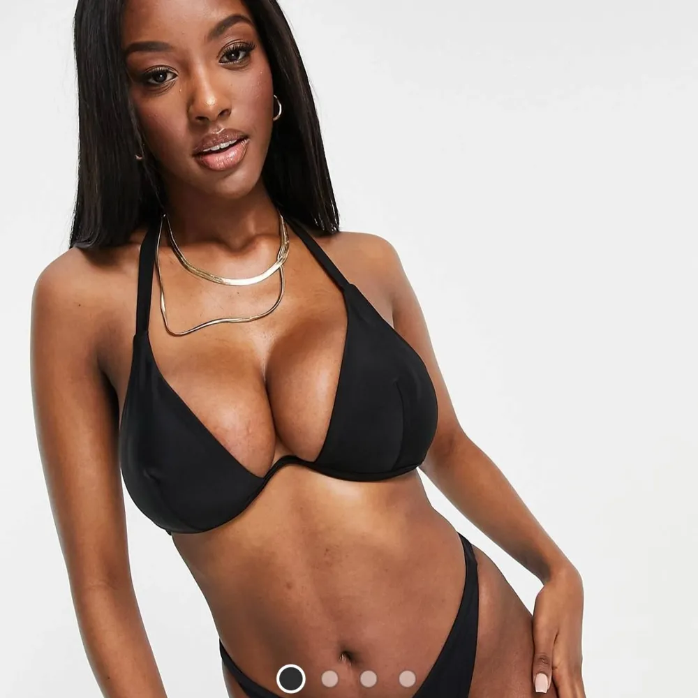 Svart bikiniöverdel från asos, köpt för 199kr. Helt oanvänd med prislapp kvar, säljer pga fel storlek . Muu.