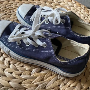 Converse - Fina blå converse, bra skick.