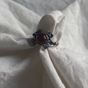 Ring - vacker ring med en orange sten