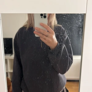 Mörkgrå sweat - Hel mörkgrå sweatshirt! Strl S