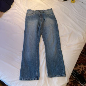 jeans - blåa raka jeans, tunna. 