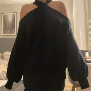 Tröja från chiquelle - Jätte fin festlig tröja från chiquelle. Köpt för 500kr och säljer för 300+ frakt. Aldrig använd då den är lite för stor. Finns fler bilder🥰