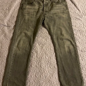 Levis 501 - Urtvättade gråa Levis 501. Extremt fina byxor!