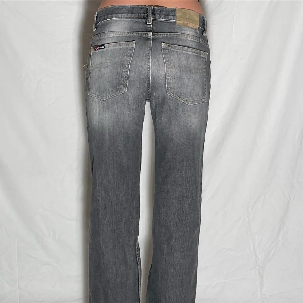 KONTAKTA INSTAGRAM DM VID INTRESSE Jeans 016❤️‍🔥 Märke: Chevy Storlek: Unknown  Midjemått: 74cm Innerbenslängd: 72cm  Modellen är W26 EUR34 och 160cm lång. Jeans & Byxor.
