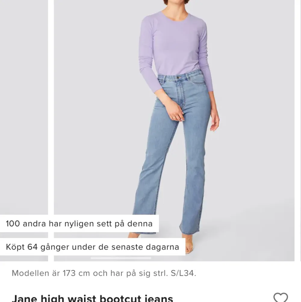 Säljer jeansen på bilden fast i en mörkblå färg! Super stretchiga så passar flera storlekar. De är i storlek Large. Säljer för 120+frakt. De är i bra skick och tvättas innan leverans självklart . Hör av er vid frågor eller intresse💞. Jeans & Byxor.