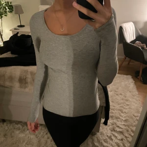 Tröja - Simpel grå långärmad tröja 🫶🏽frakt tillkommer och betalning sker via swish