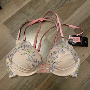 Hunkemöllet bh  - Storlek 70c  Helt ny aldrig använd 