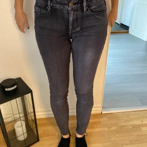 Svart-gråa jeans  - Lågmidjade 