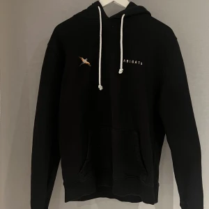 Axel arigato hoodie - Säljer pga att den är för liten 