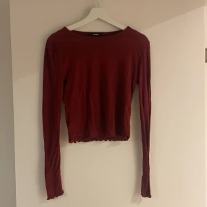 Tröja bikbok - Knappt använd röd topp från bikbok storlek S. 