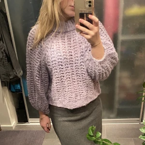 Stickad tröja - Snygg lavendel lila stickat tröja från Gina💜storlek M
