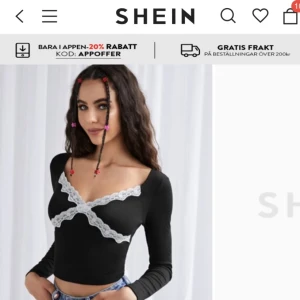Shein topp - Säljer denna dina toppen ifrån shein som är andvänd kanske 1-2 gånger❤️