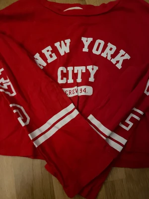 Tröja  - Hej❤️ En långärmad tröja från H&M i storlek 134/140❤️ skriv vid intresse 