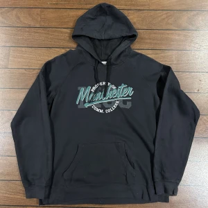 Champion Manchester Hoodie - Snygg Champion Hoodie i storlek Kids XL vanlig Size xs-s! Bara att skriva om du undrar över något🙏