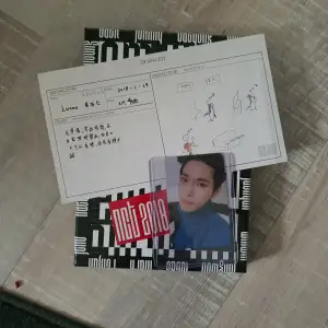 Inköpt från korea strax efter att albumets dläpptd 2018. Det ingår reality card från Lucas och photocard från Doyoung. FRAKTEN är inkluderad i priset