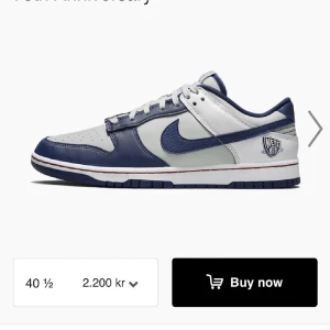 Nike dunks - Ett par Nike dunks 75th anniversary ( Brooklyn nets ) som jag använt endast 2-3 gånger. Skäl av säljning är att dem är för små. Priset kan förhandlas❤️.