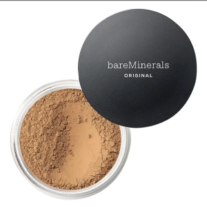 Bare minerals foundation  - Använder inte den så ofta använd 3,4 gånger och den är i färgen medium tan matte 18