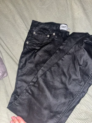 Helt oanvända skinn jeans - Skinn jeans från lager 157 i storlek L helt oanvända. 