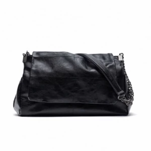 Stor väska från zara - Garderobsrensning‼️❣️❣️Säljer denna rymliga väska från zara som är sparsamt använd! 