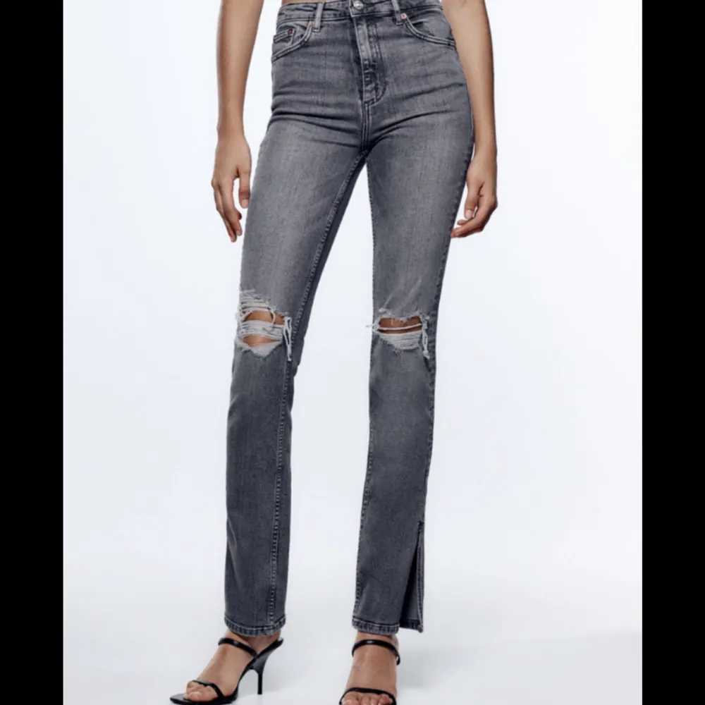 Säljer dessa zara jeans då de inte används 66 kr frakt . Jeans & Byxor.
