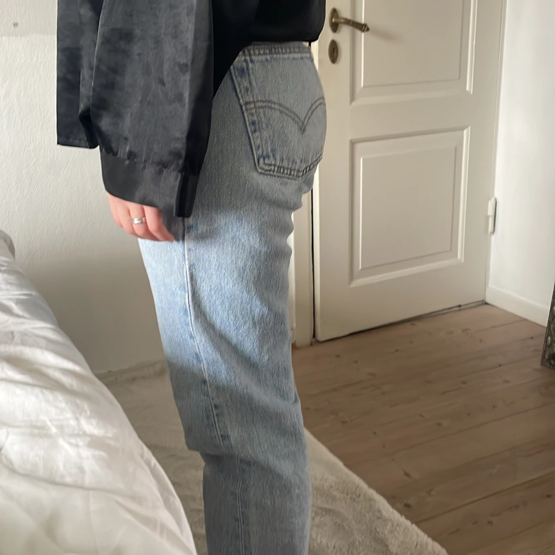 Ljus blåa Levis jeans  - 90