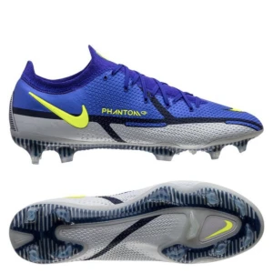 Fotbollsskor  - Nästan som nyskick använd 3/4 gånger, storlek 41 Köpt för 1800 säljs för 900