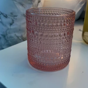 Köp - Säljer en smink hållare eller vad man ska kalla den för är det nån som vill köpa så kontakta mig fri frakt