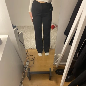 Kostymbyxor - Kostymbyxor med mjukt och stretchigt material 