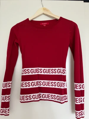 Guess longsleeve T-shirt - T-shirt använd en gång, långärmad, storlek XS