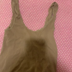 linne - jätte fint linne från the black labet collection säljer den för att den inte har kommit till användning. använd en gång 