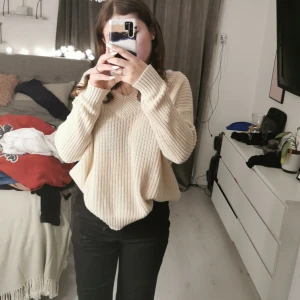 Stickad tröja - Säljer denna tröja då den inte används längre pris kan diskuteras inget tecken på slitet 🐞