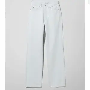 Snygga weekday jeans straight bleached, använda fåtal gånger💗storlek 30x30💗jag är 167💗slutsålda på hemsidan. köparen står för frakten