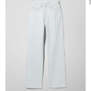 Weekday jeans - Snygga weekday jeans straight bleached, använda fåtal gånger💗storlek 30x30💗jag är 167💗slutsålda på hemsidan. köparen står för frakten