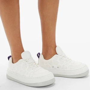 Eytys sonic - Säljer ett par eytys sonic sneakers i vitt. Använda med fortfarande i bra skick. Storlek 38. ❤️❤️