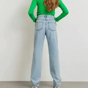 Säljer dessa två jeans från Gina, då dom inte kommer till användning. Dom är inte jätte använda endast några gånger. Säljer dp jag inte löngre passar i dom. Dom är exak likadana ett par i storlek 30 och dom andra i storlek 32