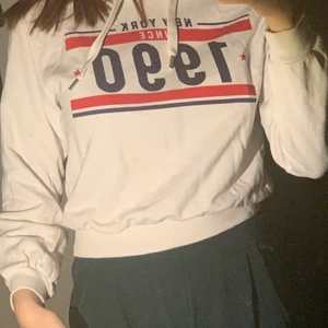 H&m Hoodie  - Använt några gånger men nu för litet