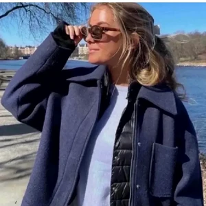 Blå nakd kort kappa - Blå kappa som passar till allt!  As najs nu till våren💕 kontakta mig för fler bilder! Bud på 700